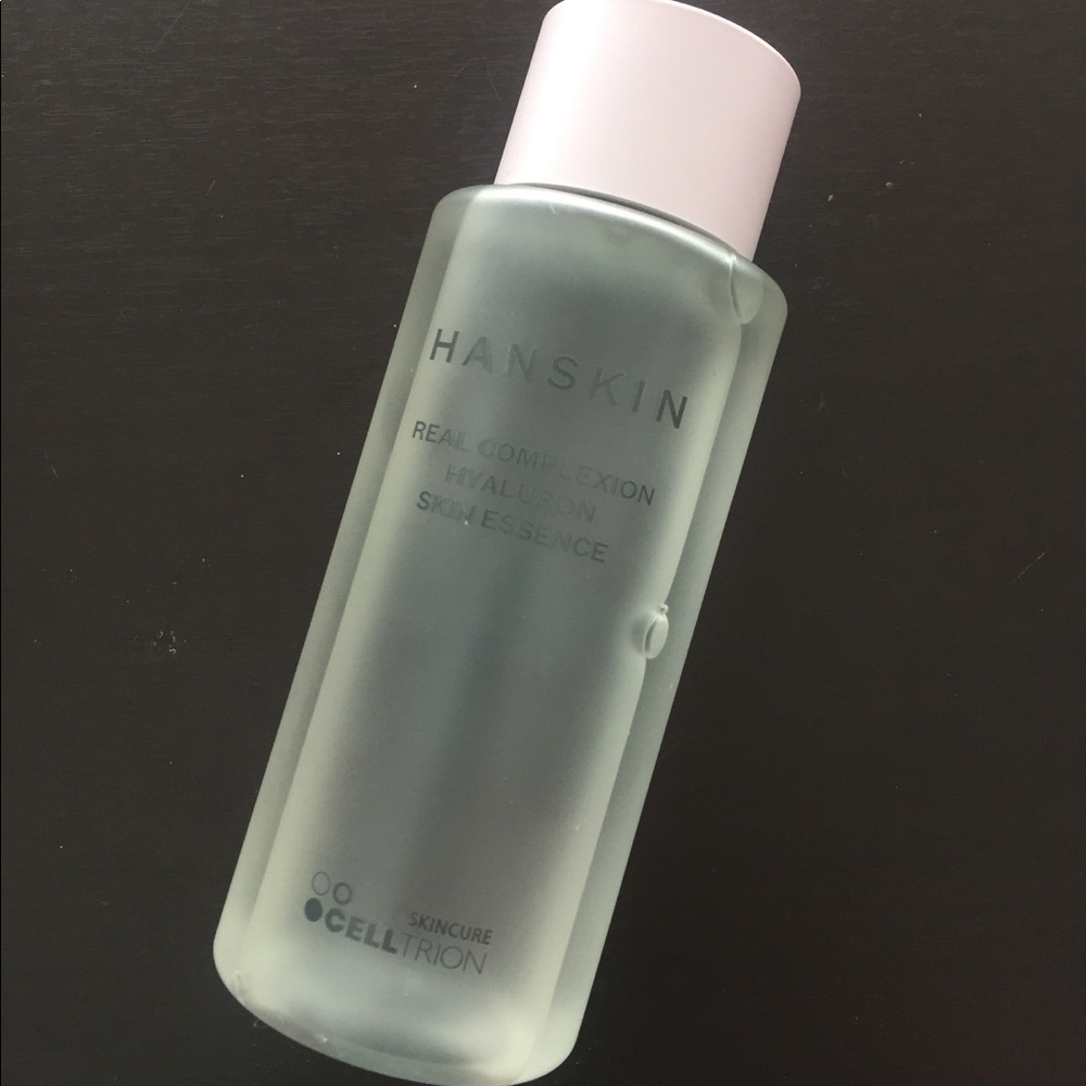 Hanskin Hyaluron Essence